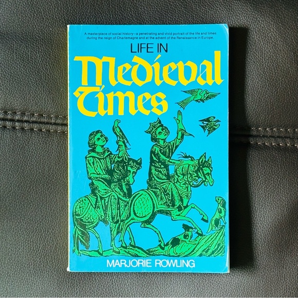 Life in Medieval Times 🏰 Marjorie Rowling Paperback History Book - Picture 2 of 6
